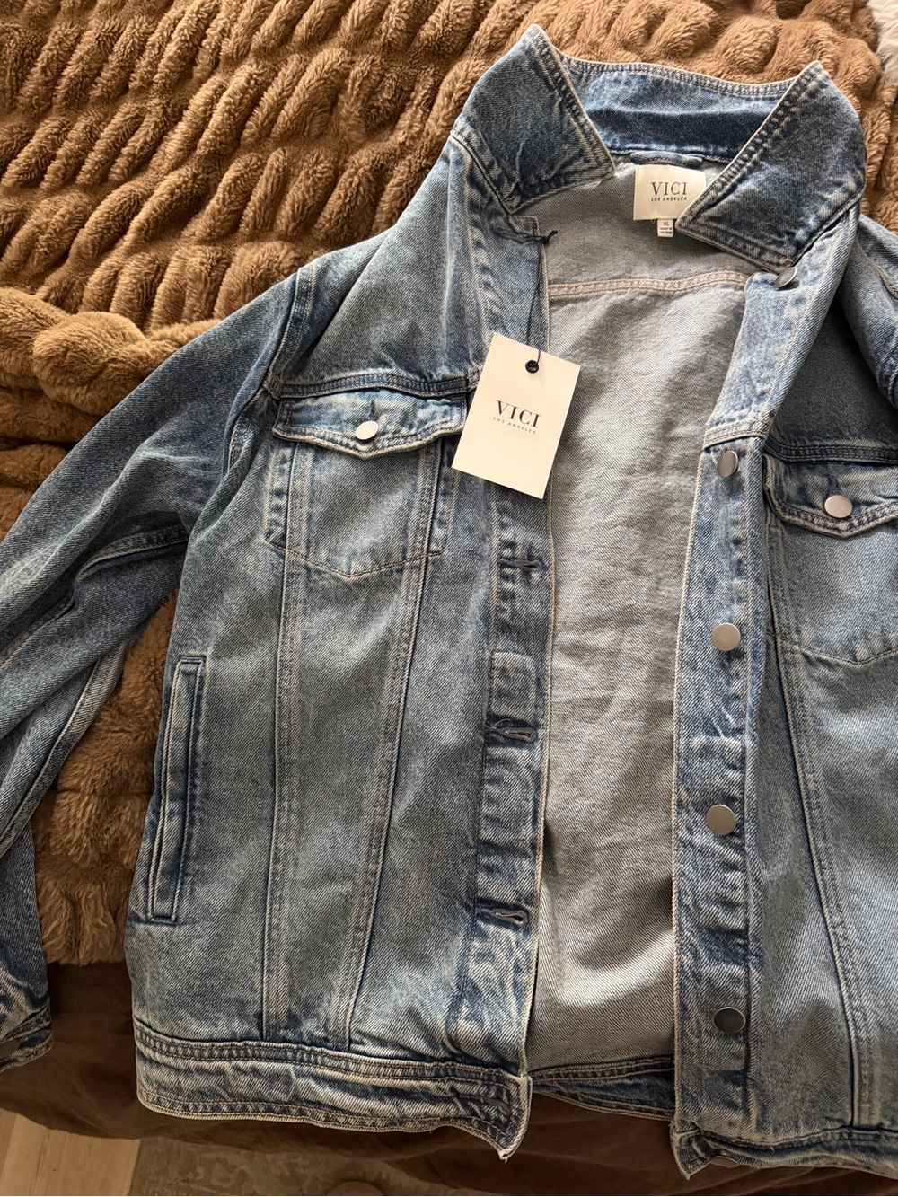 VICI Oversized Denim Jacket Light Wash Button Front NWT XL - Picture 4 of 7